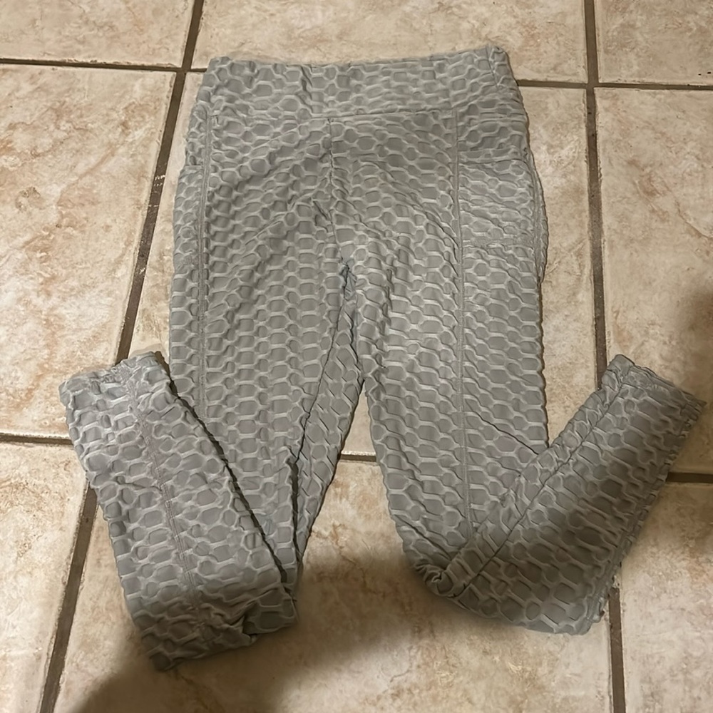 Grey “tiktok leggings” very comfortable